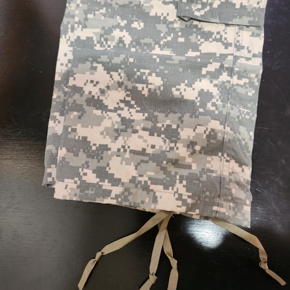 Military pants with tags small